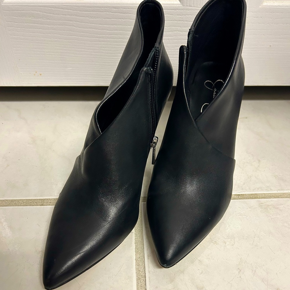 LIKE NEW JESSICA SIMPSON BOOTIES -SIZE 8
